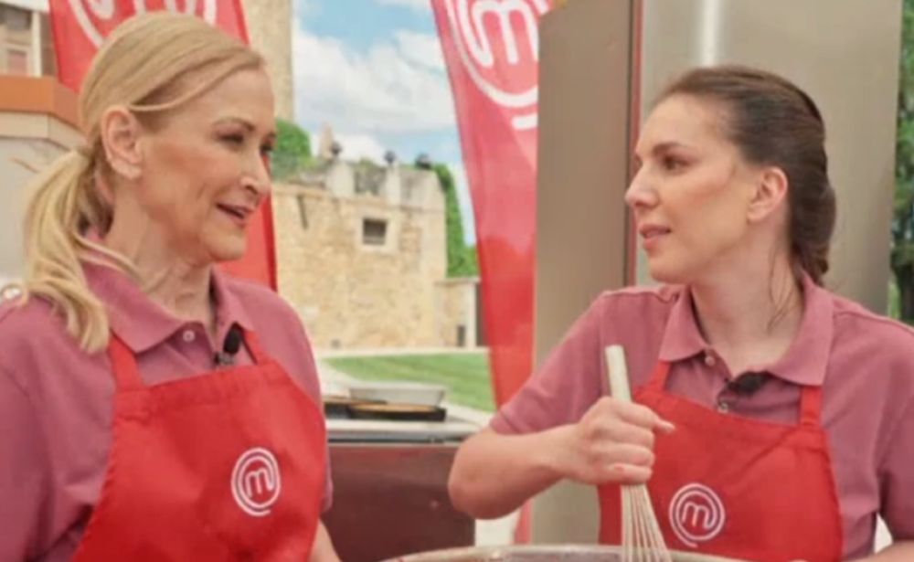 Cristina Cifuentes, expulsada de Masterchef tras robar una crema de verduras a una compañera