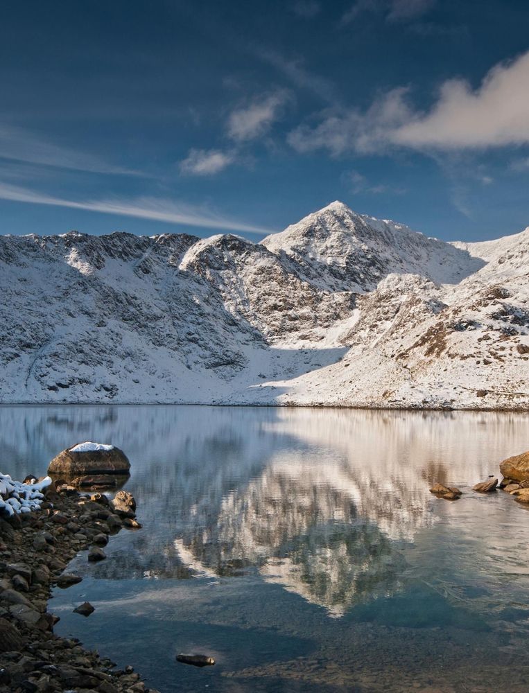 Beautiful lake and mountain of Yr Wyddfa in Cymru.