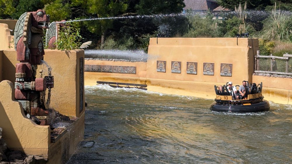 Piranha Wildwasserbahn 