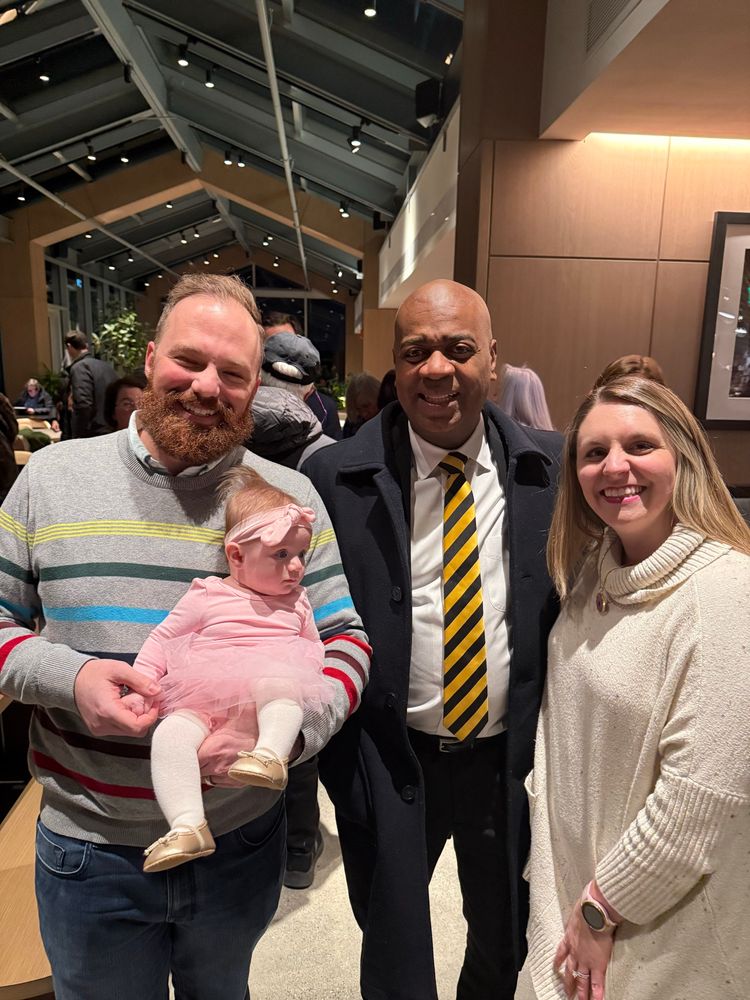 Mayor Ras Baraka posing with @ajwitz.bsky.social and ajwitz’s wife and daughter. 