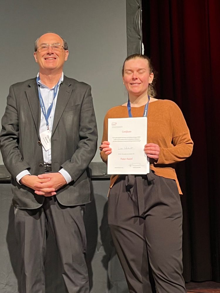 Lisa Schmidt with her GBM poster prize, awarded by H. Kolmar