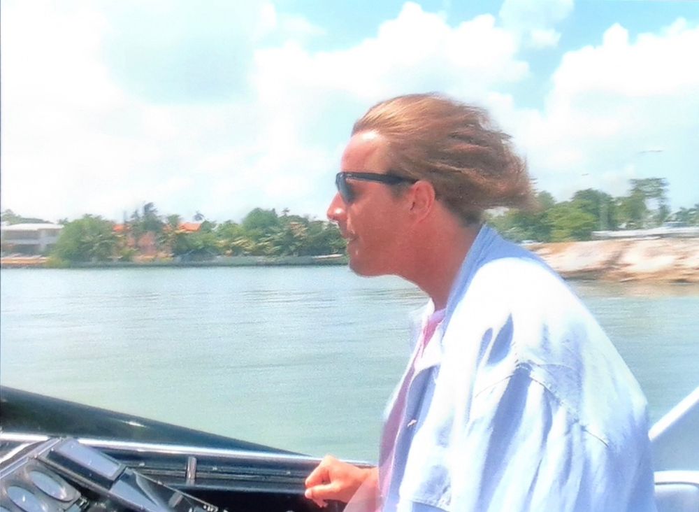 Crockettilla tukka putkella.