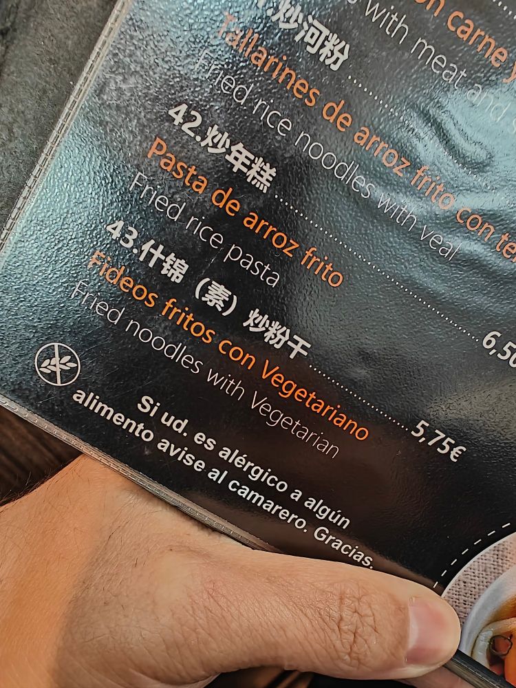 43. Fideos fritos con Vegetariano 