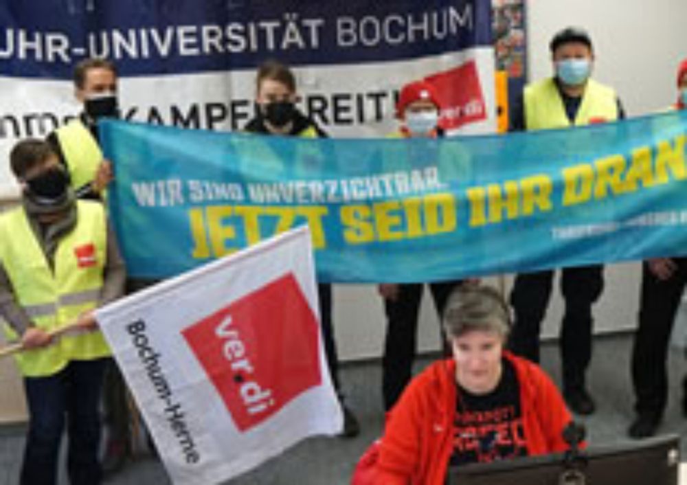 Nach 12 Jahren und 18 befristeten Arbeitsverträgen verklagt Julia Schmidt die Ruhr-Uni Bochum - wir bitten um Unterstützung im Kampf gegen Befristungen » LabourNet Germany