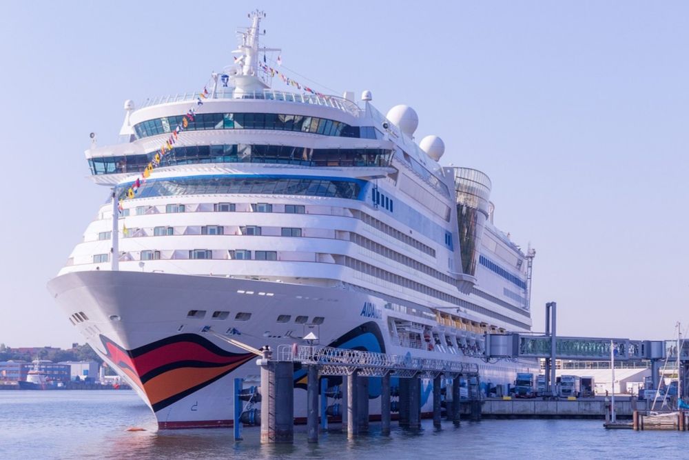 Drei Kreuzfahrtriesen in Kiel: AIDAbella, AIDAluna und Mein Schiff 3 gemeinsam im Hafen - HafenLiebe Live