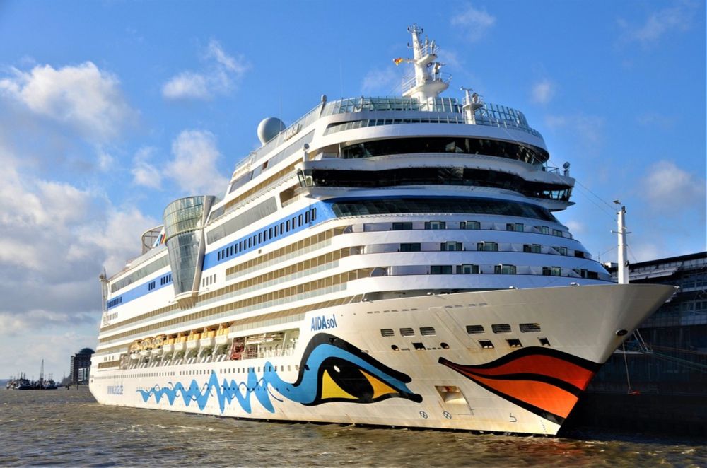 AIDA Cruises: Liegeplatzänderung für AIDAsol am 27. September 2024 im Hamburger Hafen - HafenLiebe Live