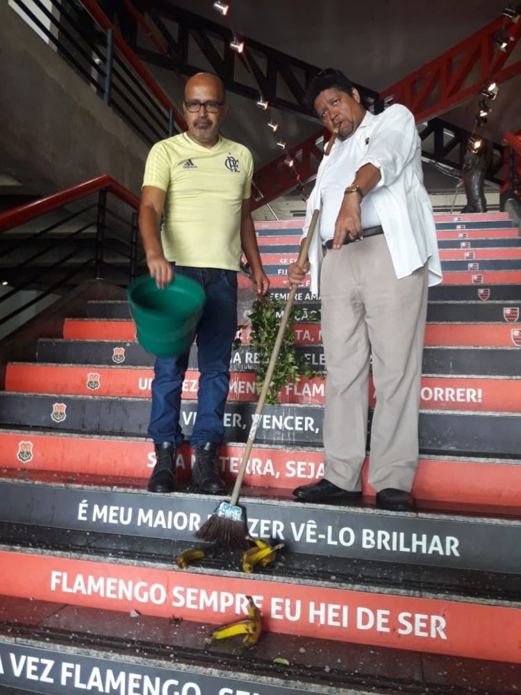 Peruano leva Pai de Santo e lava escadaria da Gávea  FlaResenha