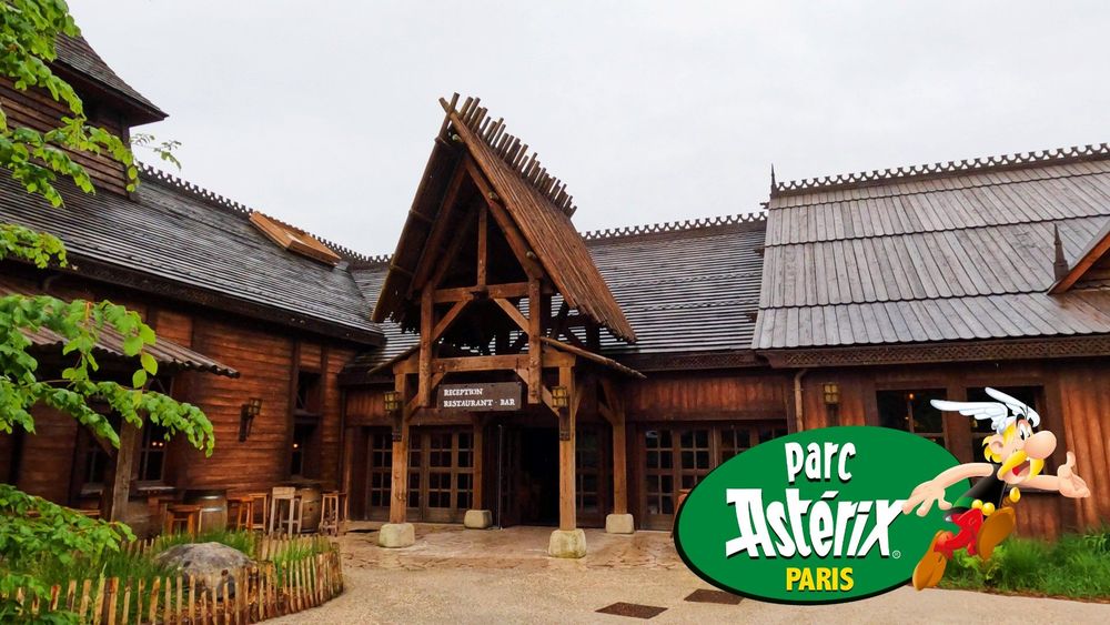 entrance to la Cité suspendue Hotel at Parc Asterix