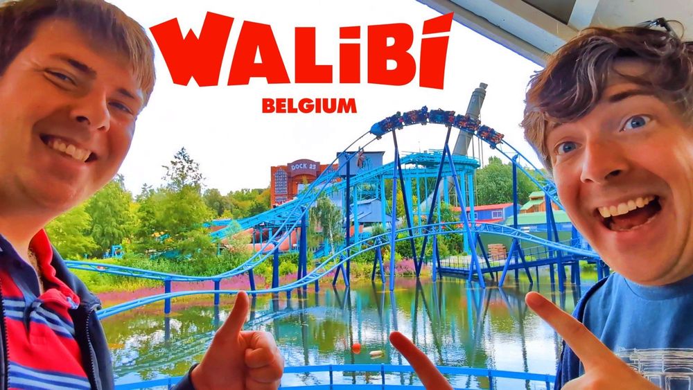 Charles and Peter pointing at the new rollercoaster, Megalodon, at Walibi Belgium!