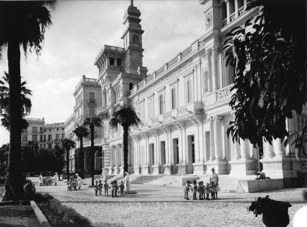 Vue du château, 1951 (Archives AP-HP, 3/FI/3/40/39).