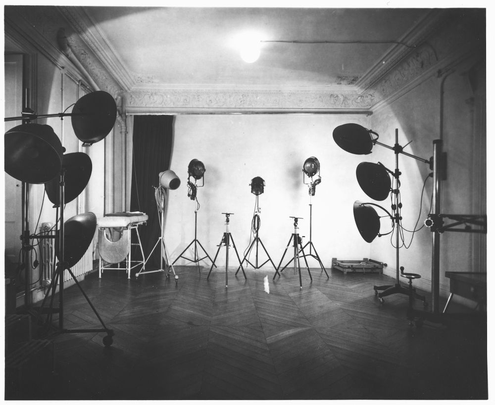 Studio de prise de vue du Centre d'optique et d'électronique, rue de Sèvres, vers 1960 (Archives AP-HP, 57/FI/5).