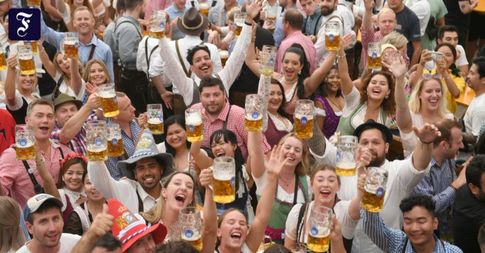 Erstes „Bieropfer“ auf Oktoberfest dreieinhalb Stunden nach Anstich