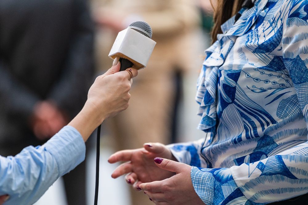 Entender y monitorear cómo circula la información científica a través de los múltiples canales de comunicación actuales, como medios de comunicación, redes sociales y entornos digitales. Es el principal objetivo del proyecto Momentum, desarrollado por el Instituto de Gestión de la Innovación y el Conocimiento (INGENIO), centro mixto del Consejo Superior de Investigaciones Científicas (CSIC) y la Universitat Politècnica de València (UPV). El proyecto busca desarrollar una base de datos global que relacione resultados de investigación, cobertura mediática y actividad en redes sociales para mejorar la alineación entre los esfuerzos científicos y los intereses sociales. El proyecto proporcionará evidencia sobre los procesos, interacciones y estrategias que posibilitan que el conocimiento científico se traslade de forma efectiva a la sociedad.

Adrián A. Díaz-Faes, investigador principal del proyecto en INGENIO (CSIC-UPV), explica que el objetivo es “estudiar cómo se usa, comunica y discute la evidencia científica cuando sale de los grupos de investigación en ámbitos críticos como el cambio climático y la salud, en un panorama digital actual en el que la comunicación científica está experimentando una transformación profunda debido al papel preponderante de las redes sociales como plataformas de comunicación, la gran diversidad de actores que actúan como intermediarios entre ciencia y sociedad y las iniciativas de ciencia ciudadana”. 
