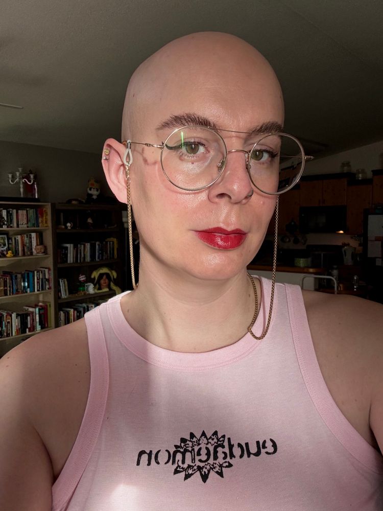 pearl selfie with red lipstick 