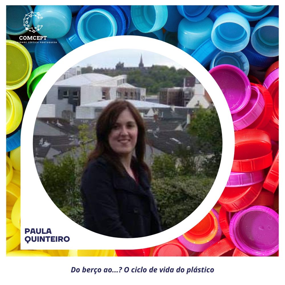 Foto de Paula Quinteiro com fundo de tampas de plástico