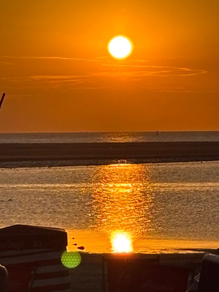 Rote untergehende Sonne. 