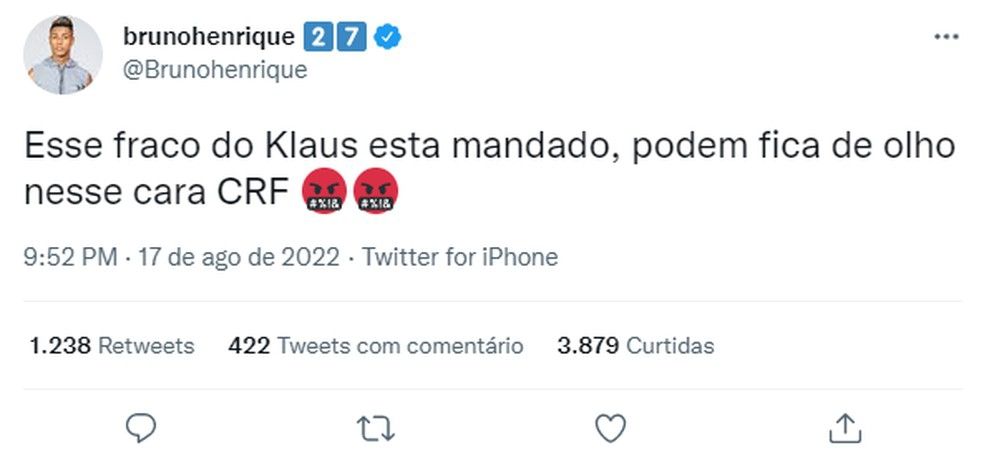 tweet do bruno henrique do flamengo: "esse fraco do klaus esta mandado, podem fica de olho nesse cara CRF (dois emojis raivosos)"
