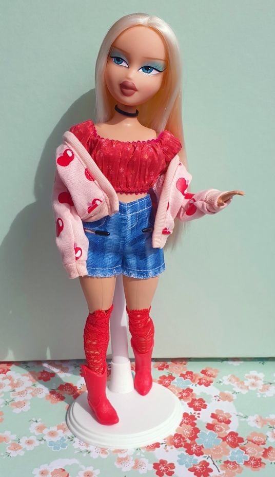 Doll photo. Bratz Scorchin' Cloe's head on a curvy Made to Move Barbie body.