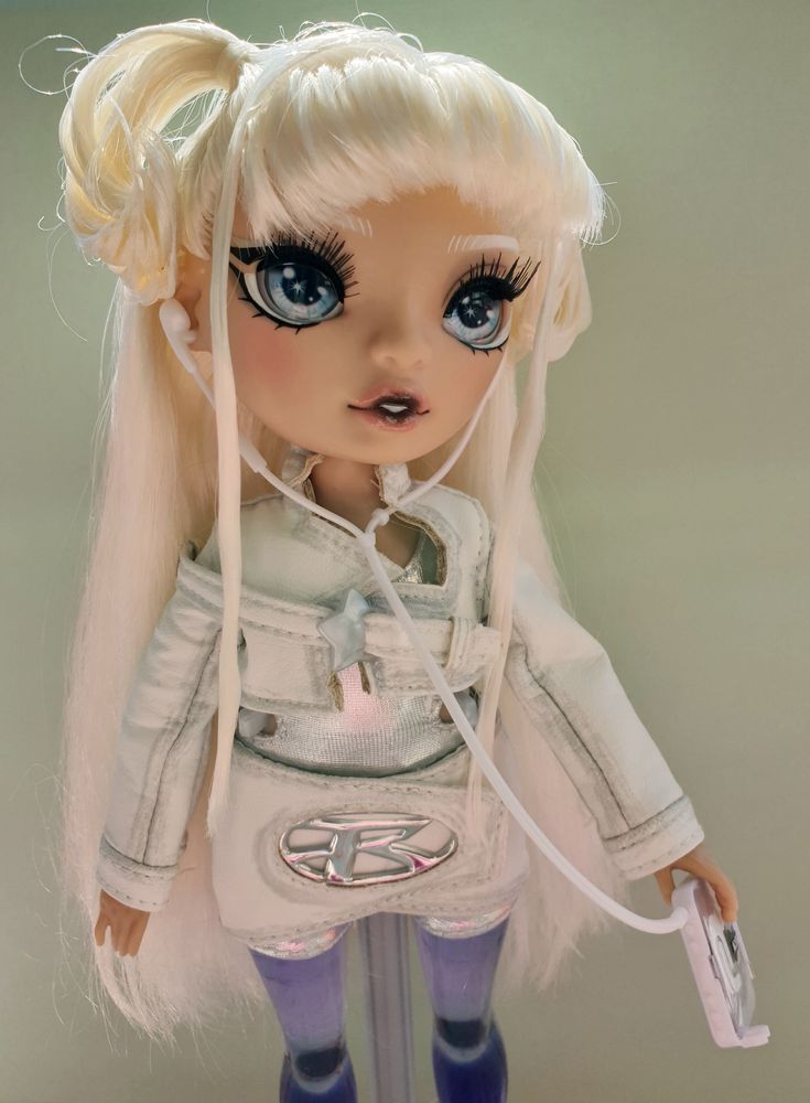 the same doll again, a little zoomed out so you can see her indigo oil-filled legs. still struggling with that sunlight.