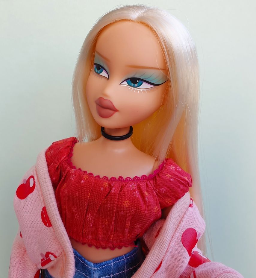 Doll photo. Close-up of the same doll.