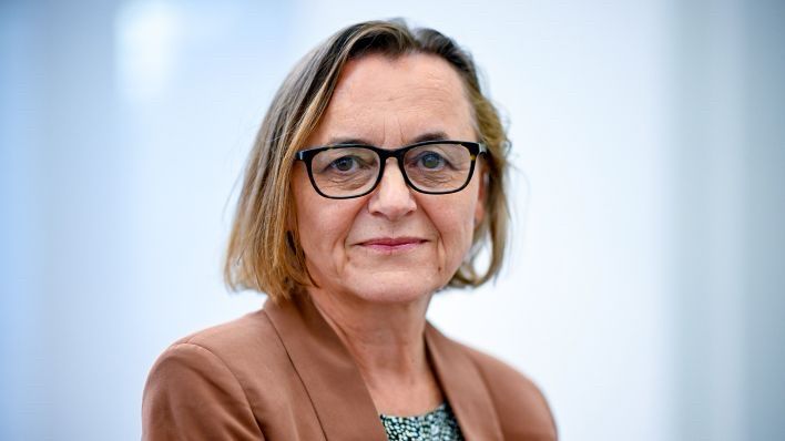 Prof. Carmen Scheibenbogen