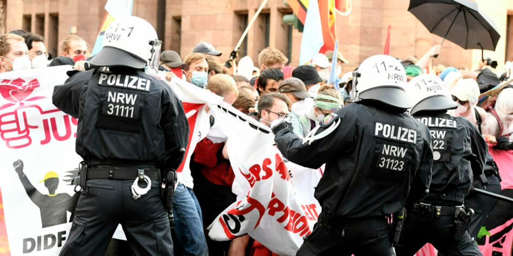 Polizeigewalt in Düsseldorf: Rechtmäßig eingekesselt