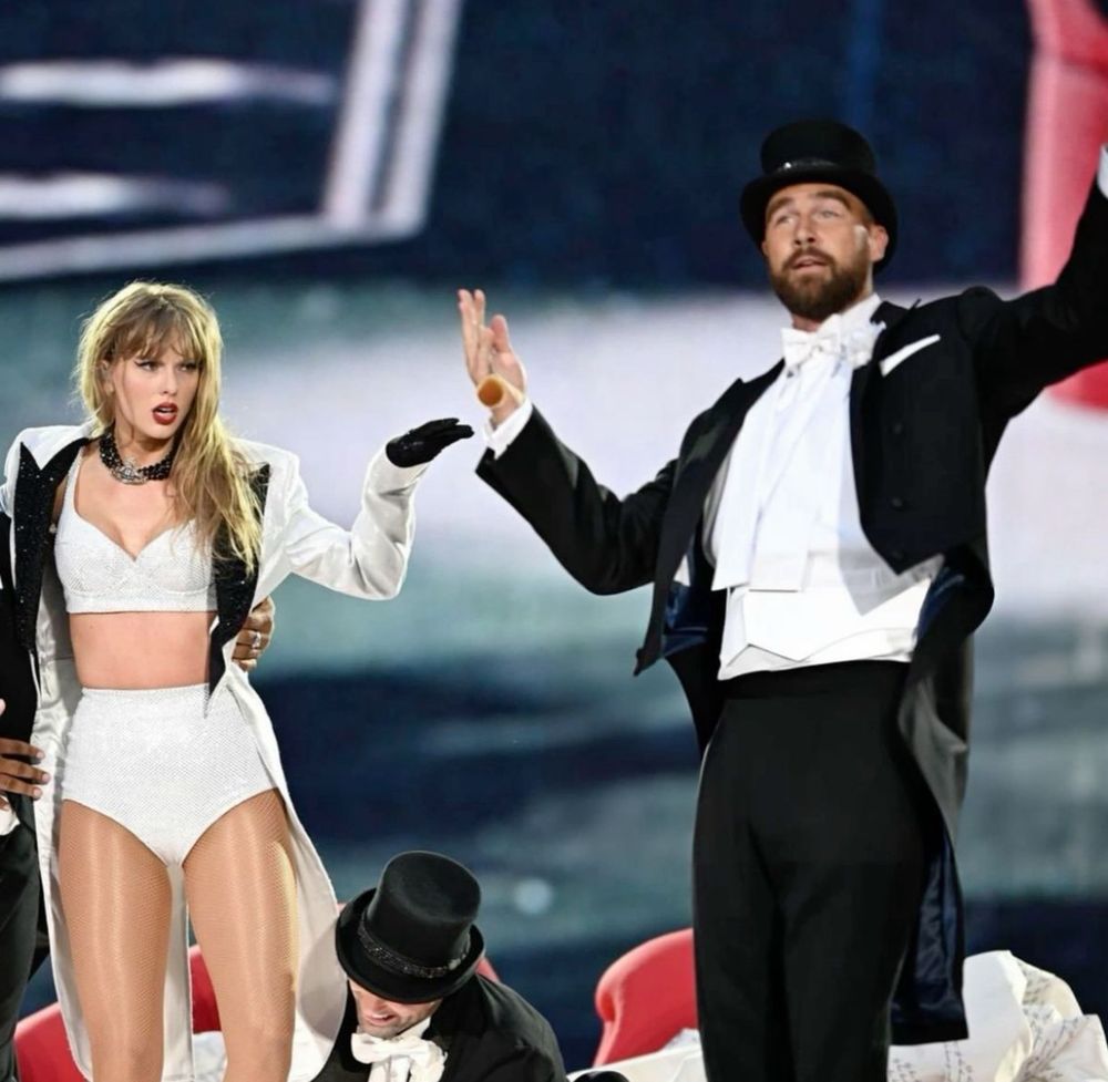 travis kelce on stage with taylor swift 