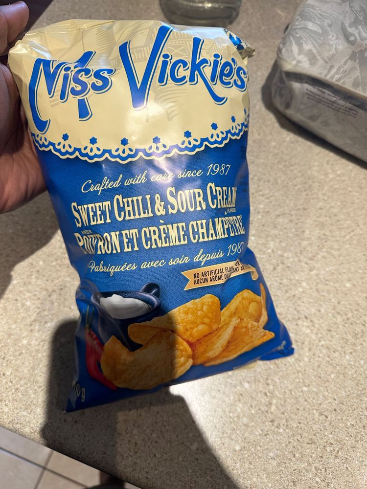 Bag of Miss Vickie’s Sweet Chilli & Sour Cream potato chips 