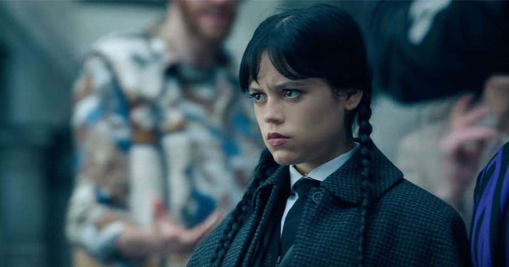 Seizoen 2 van Wednesday is opnieuw de populairste serie op Netflix. Jaren 90-nostalgie helpt.