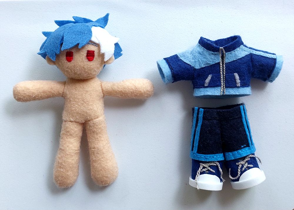An product layout of a felt plushie of an original character with its clothes showcased on the right side