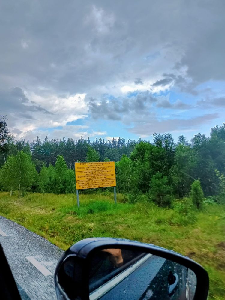 Estland, vlak voor je de 'Saatse Boot' inrijdt een stukje Rusland van 1.5 km wat Estland insteekt en je over de 'Russische weg' rijdt