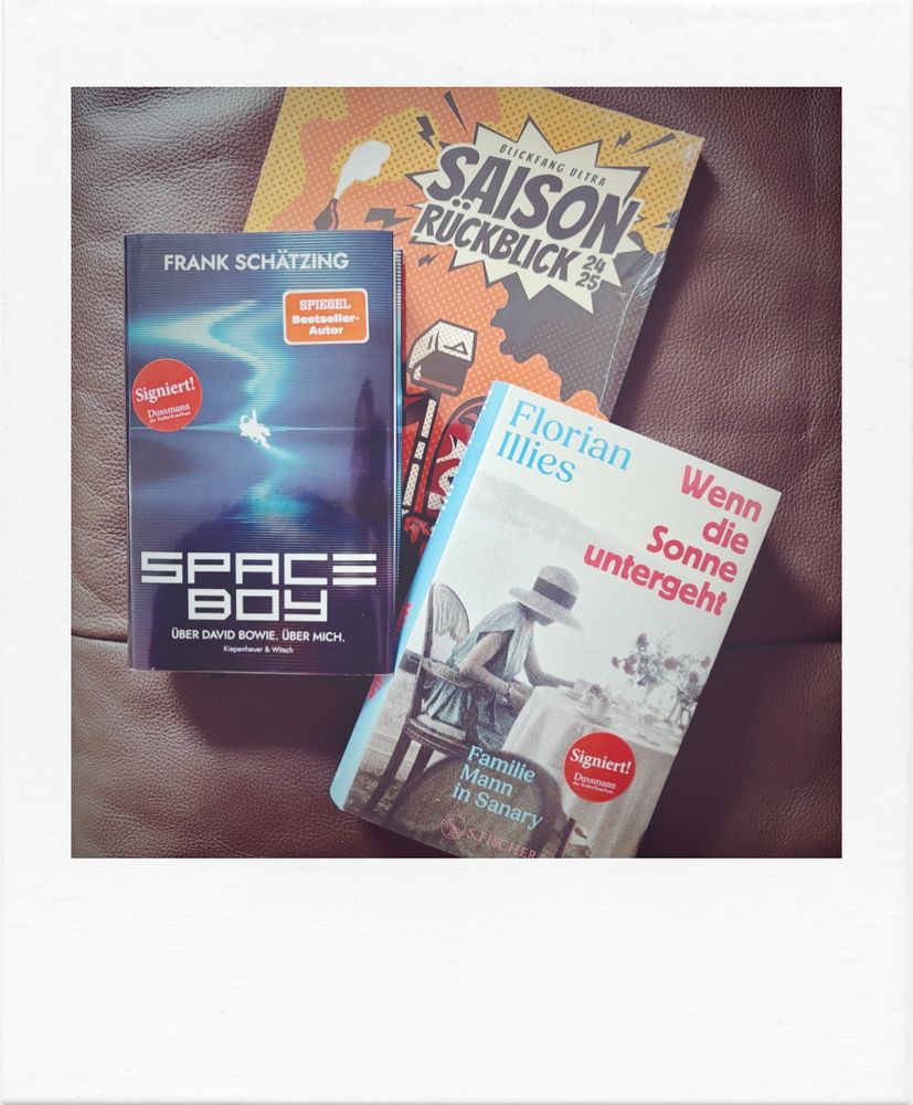 Drei Bücher mit den Titeln 
Blickfang Ultra Saisonrückblick, Space Boy und Wenn die Sonne untergeht 